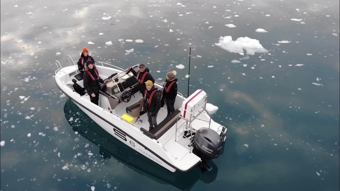 Experience the humpback whales in Disko Bay – a close-up, peaceful, and authentic whale-watching experience amidst Greenland’s magnificent scenery.